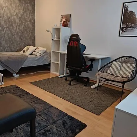 Rauhallinen Yksioe Kirkkokadulla アパート *